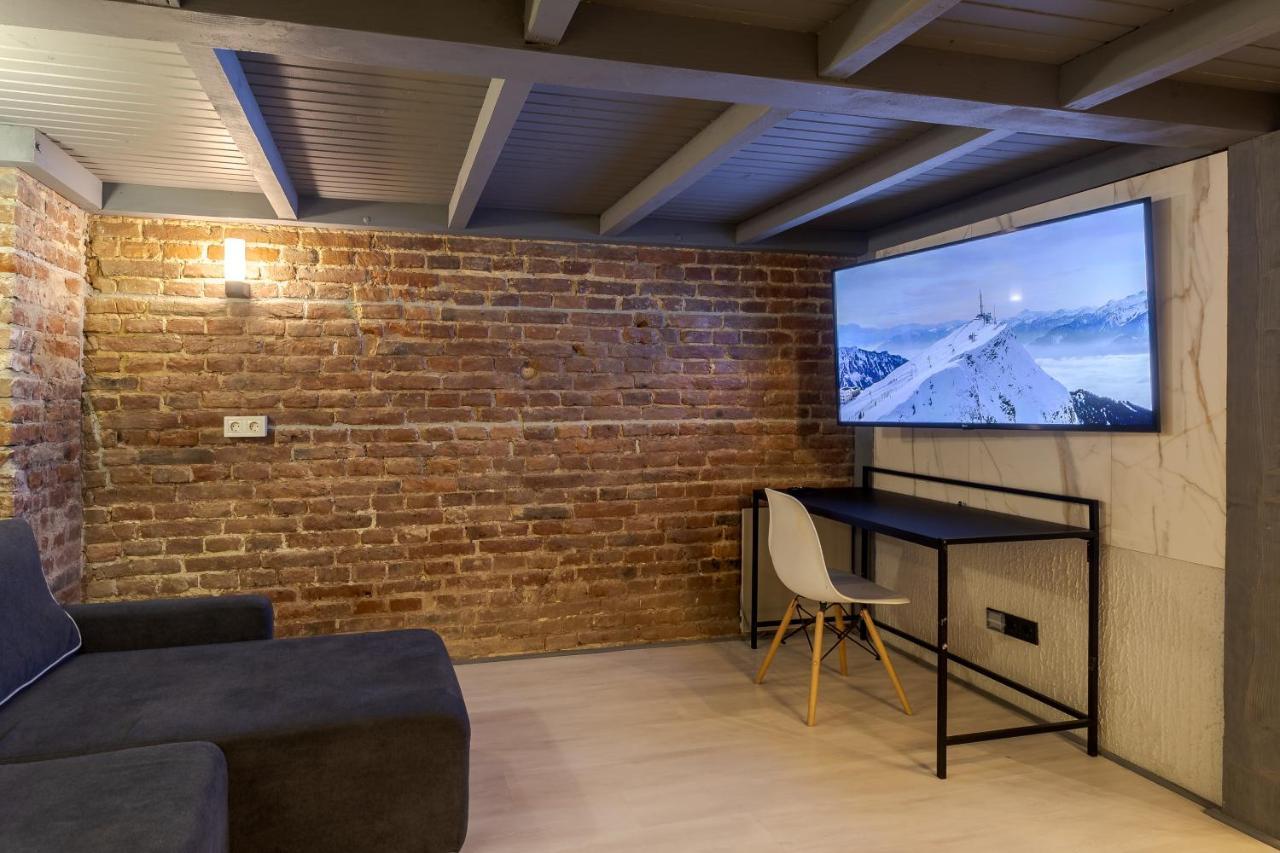 Lesi Apartment With Terrace Λβιβ Εξωτερικό φωτογραφία