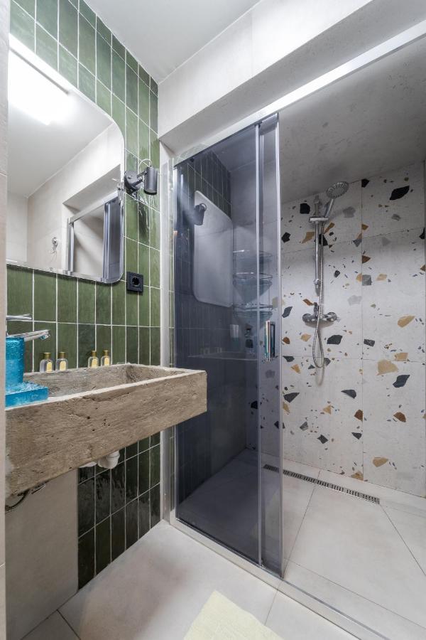 Lesi Apartment With Terrace Λβιβ Εξωτερικό φωτογραφία